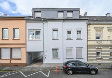 Attraktives 3-Parteienhaus mit Garagenhof (18 PKW-Garagen) in beliebter Lage von Siegburg - Zange - Impression Außenansicht