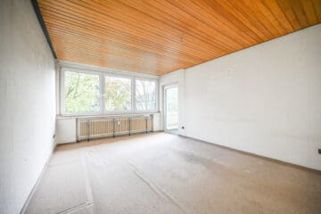 Renovierungsbedürftige 4-Zimmer Wohnung mit Sonnenloggia in begehrter Wohnlage von Bonn-Hochkreuz - Impression Wohn-/Esszimmer