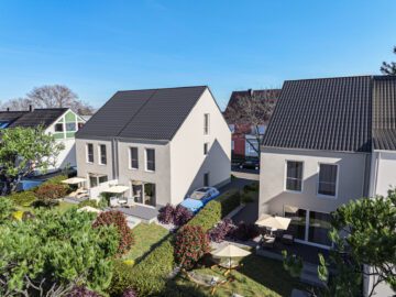 Drei neue Einfamilienhäuser mit PKW-Stellplätzen in ruhiger Stadtlage von Rheinbach, provisionsfrei - Impression Gartenansicht