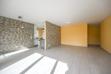 Wertige 4-Zimmer Wohnung mit zwei Bädern, Sonnenbalkon & PKW-Garage in ruhiger Lage von Köln-Brück - Impression Wohn-/Essbereich