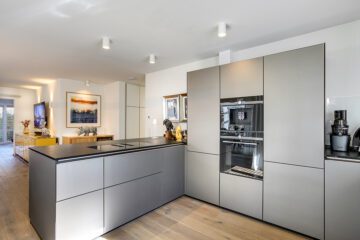 Hochwertige EG-Wohnung mit 2 Terrassen, Garten & Einbauküche in bevorzugter Lage von Bonn-Hochkreuz - Impression Küchenbereich