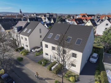 Drei neue Einfamilienhäuser mit PKW-Stellplätzen in ruhiger Stadtlage von Rheinbach, provisionsfrei - Impression Straßenansicht (Dachflächenfenster als Sonderwunsch möglich)
