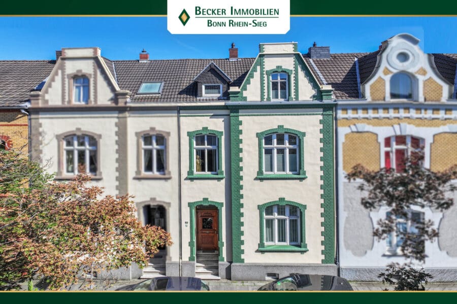 Denkmalgeschütztes, grundlegend saniertes Stadthaus mit großer Sonnenterrasse im Rheinbacher Zentrum - Impression Außenansicht